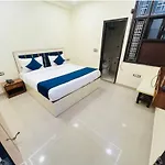 Room In Bb - Nestled In New Delhis Mahipalpur District