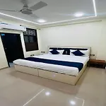 Room In Bb - Nestled In New Delhis Mahipalpur District