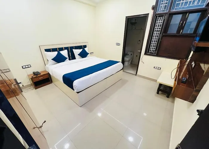 Room In Bb - Nestled In New Delhis Mahipalpur District