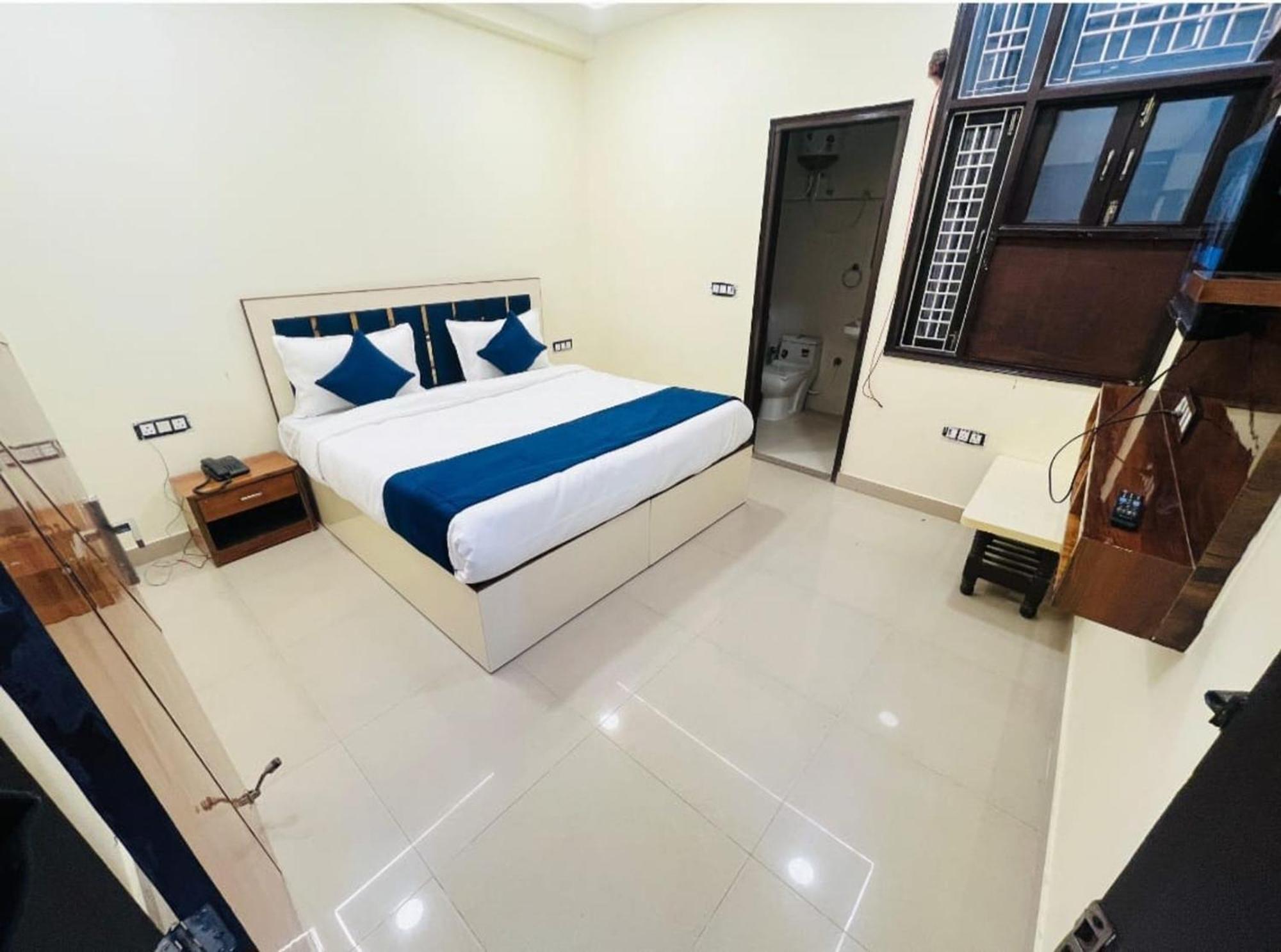 Guest house In Bb - Nestled In New Delhis Mahipalpur District New Delhi