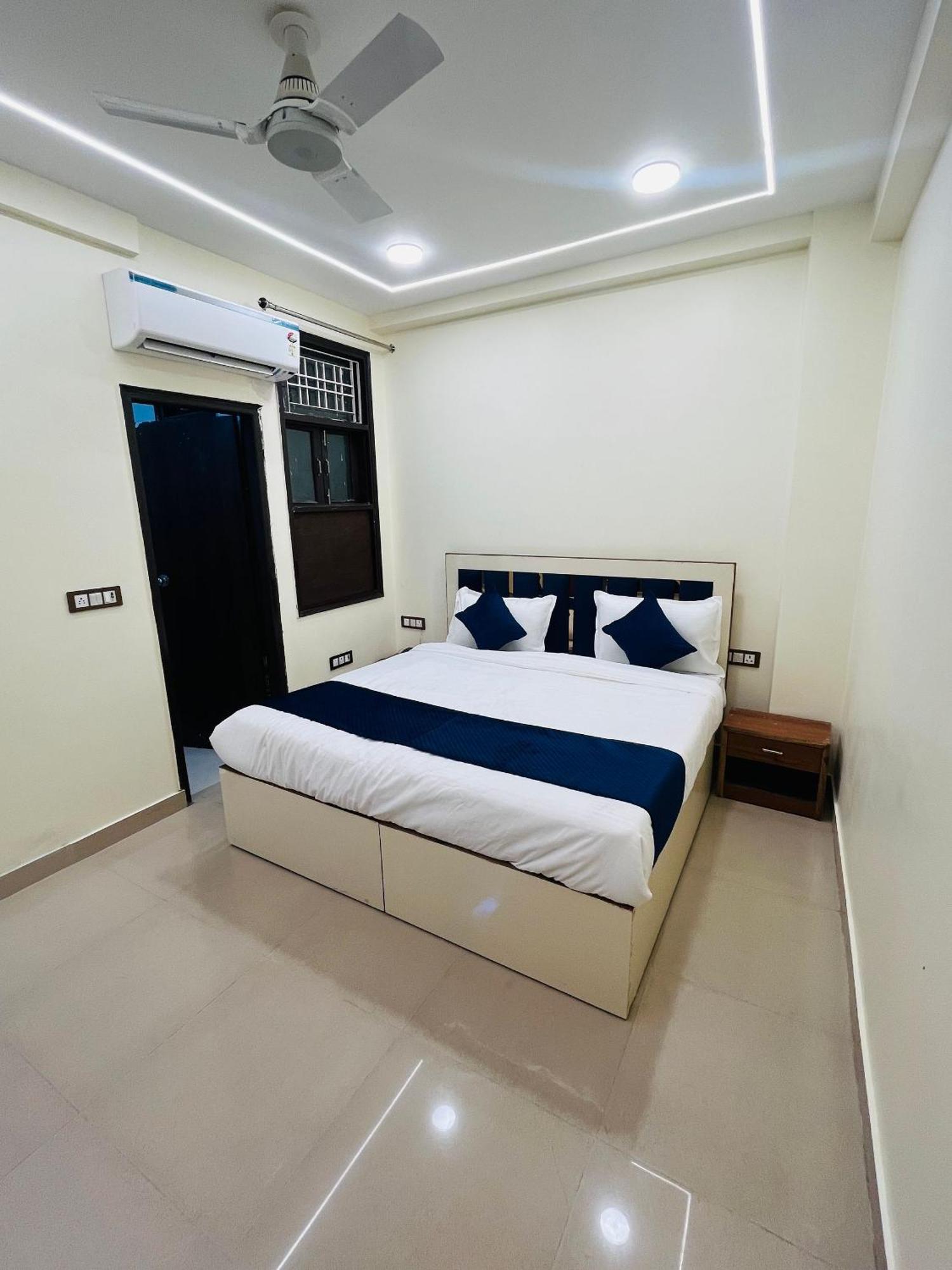 In Bb - Nestled In New Delhis Mahipalpur District * New Delhi